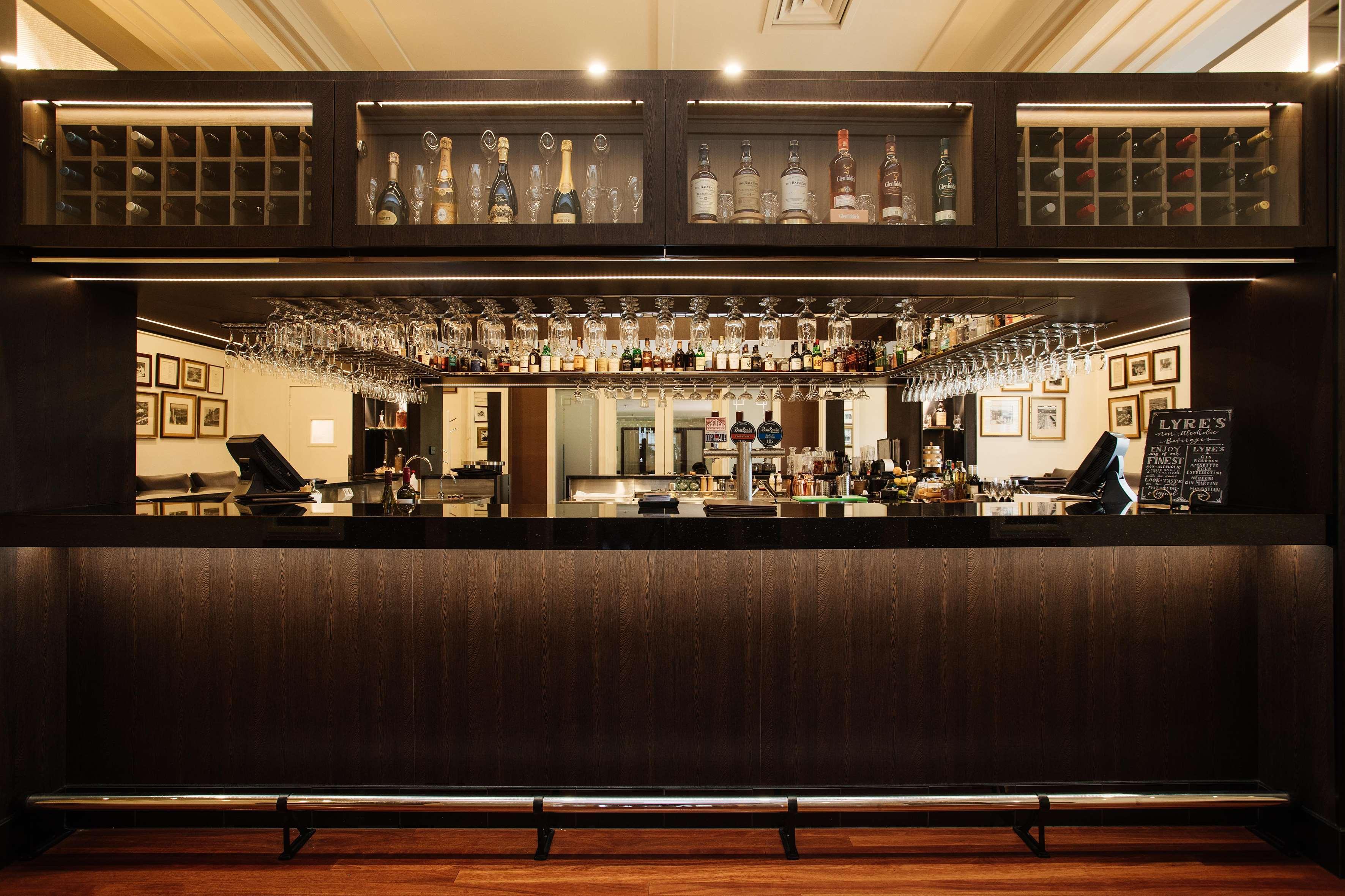 Hyatt Hotel Canberra - A Park Hyatt Hotel Camberra Exterior foto The bar at the hotel