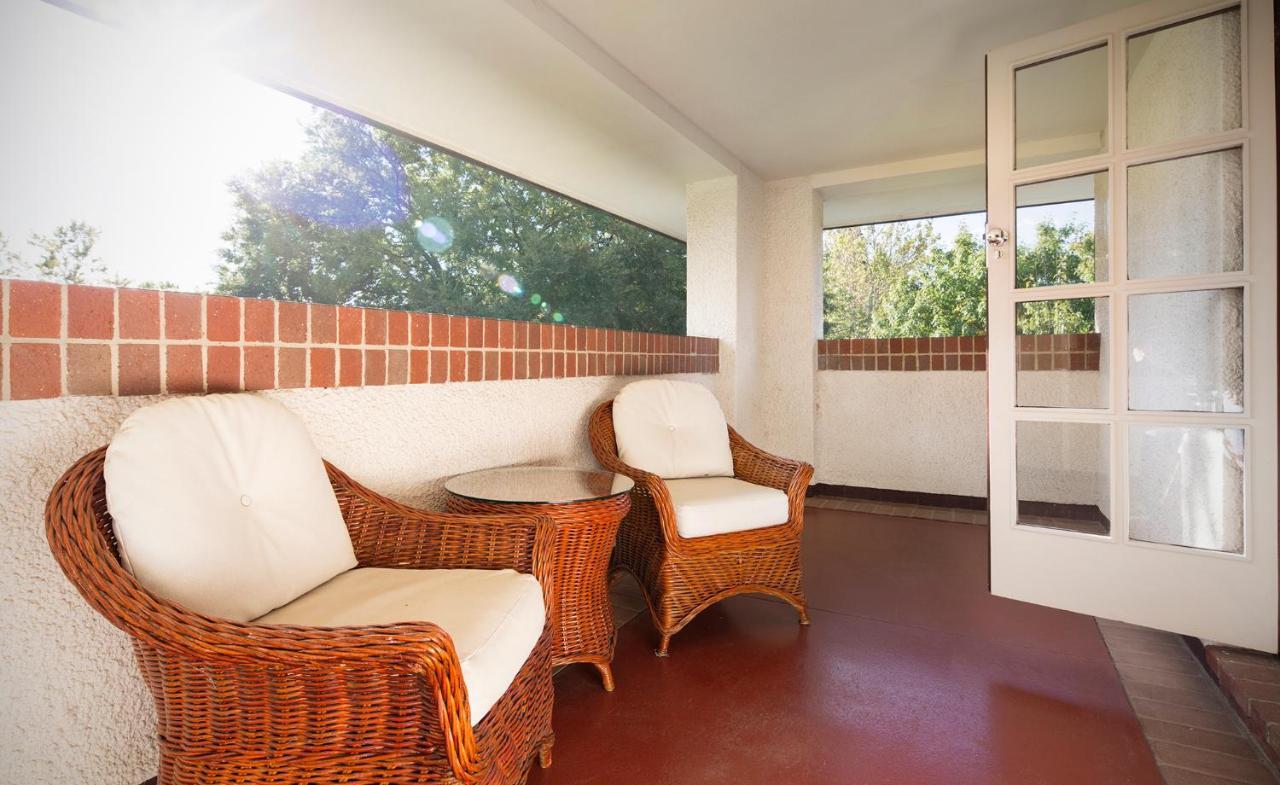 Hyatt Hotel Canberra - A Park Hyatt Hotel Camberra Exterior foto Interior of a typical house