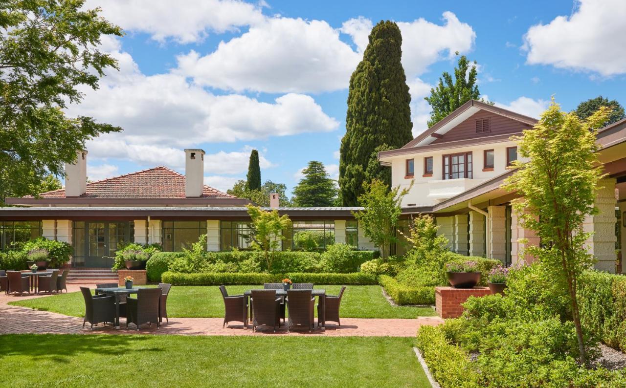 Hyatt Hotel Canberra - A Park Hyatt Hotel Camberra Exterior foto The residence of the Spanish ambassador in Sofia